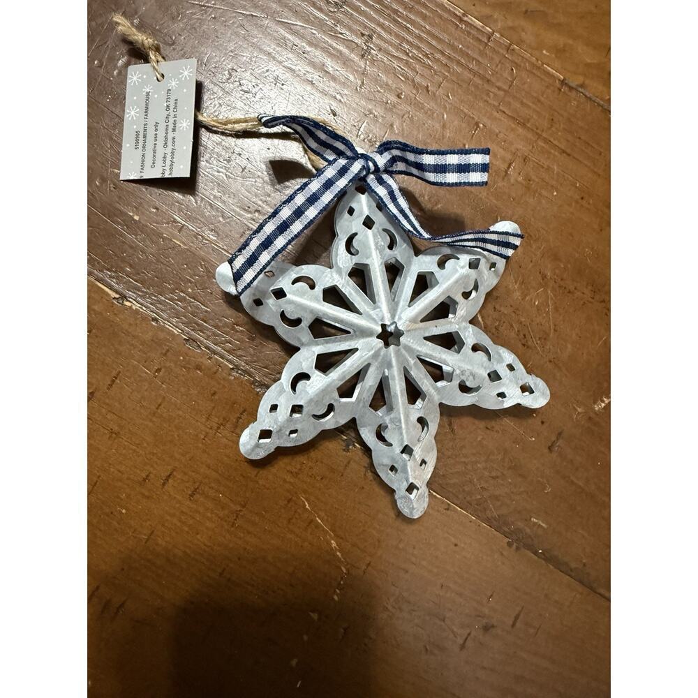NWT Christmas Shoppe silver grey metal star with bow Christmas tree ornament